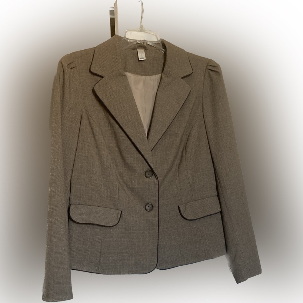 Brown plaid blazer with dark brown piping and gathered details. large